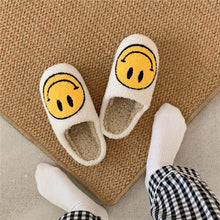 Lade das Bild in den Galerie-Viewer, Unisex Smiley Face Fuzzy Slippers For Home And Indoors Yososo Mart
